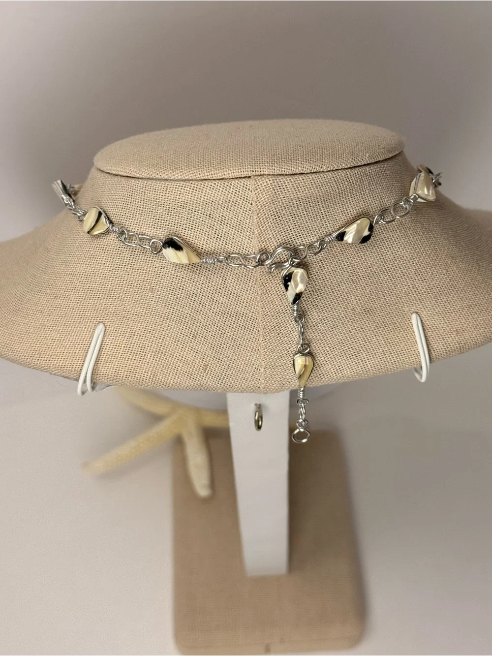 Teardrop Shell Pendant Necklace in Cream and Black - Women Jewelry